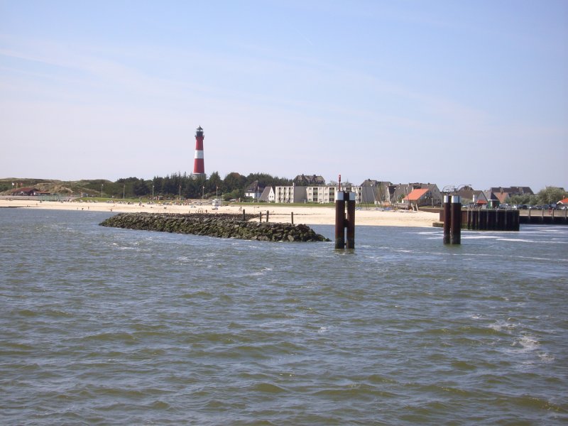 Strand und Leuchtturm von Hrnum auf Sylt bei schnstem Sonnenschein am 2.6.07.