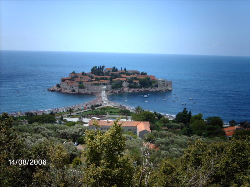 Sveti Stefan in Montenegro. Auf der Halbinsel befindet sich eine Hotelanlage.