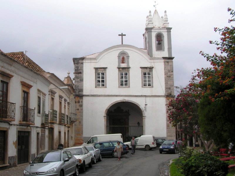 TAVIRA (Concelho de Tavira), 05.10.2005, Praa Dr. Antnio Padinha mit der Igreja dos Eremitas de So Paulo