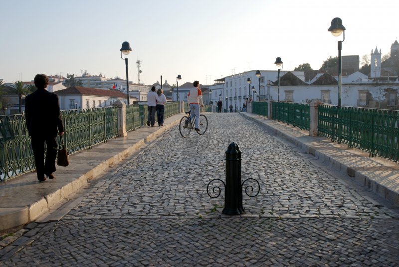 TAVIRA (Concelho de Tavira), 21.01.2007, die alte rmische Brcke mit Blick nach Sden