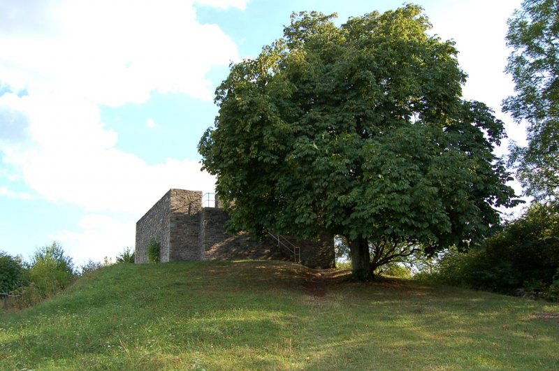 Teil der Burgruine Volmarstein, die im Jahre 1100 errichtet und 1754 endgltig durch einen Brand zerstrt wurde.