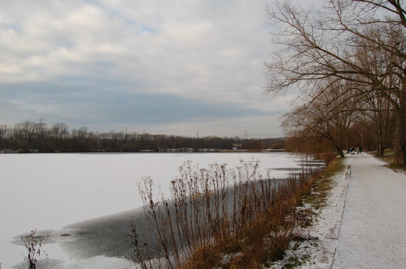 Teilweise ist der mminger See in Bochum-Langendreer zugefroren