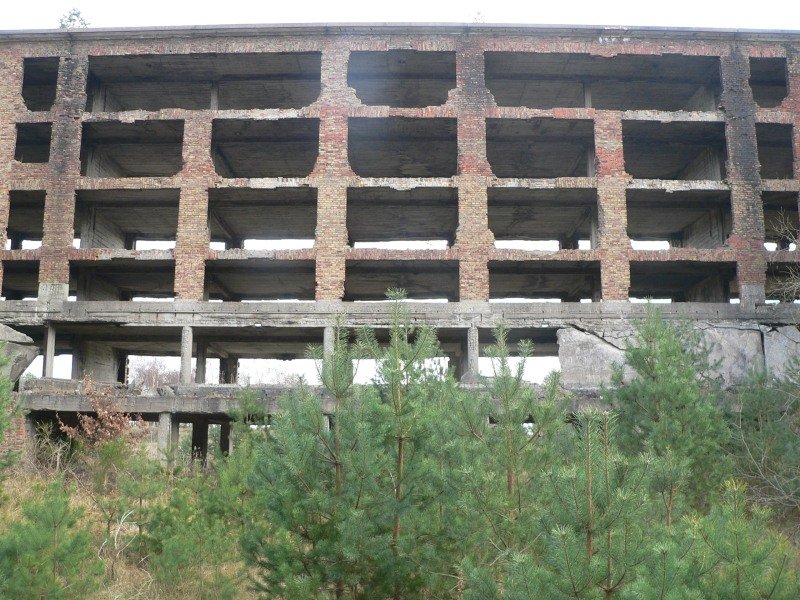 Teilweise zerstrter Rohbau, Prora, 30.12.2007