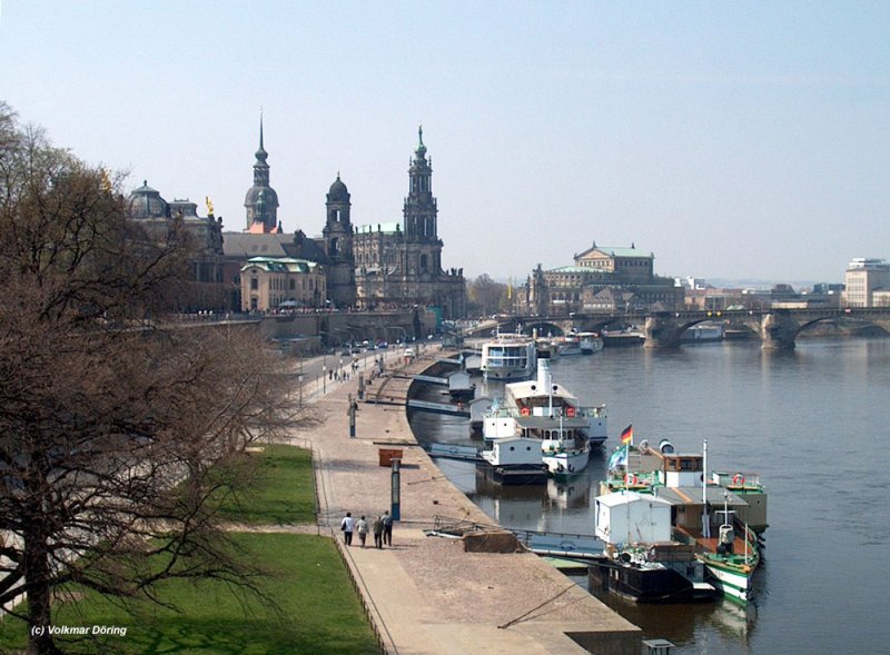 Terrassenufer und Brhlsche Terrasse - Dresden, April 2003
