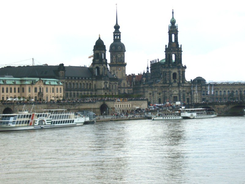 Terrassenufer Dresden bei bsch.. Wetter, 01.05.06