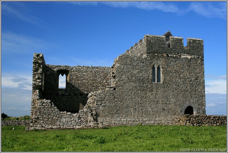 The Glebe House, Kilmacduagh Co. Galway Irland. Das Pfarrhaus stammt aus dem 14. Jahrhundert, wurde jedoch zwischenzeitlich umgebaut und restauriert. Das Foto zeigt die Rckseite des Gebudes.