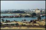 Ein Hafenbecken am Rand von Suez, einer Stadt mit ca.