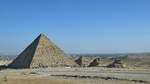 Die Mykerinos-Pyramide mit den 3 kleineren Königinnenpyramiden.