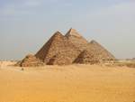Ein Blick auf das Wahrzeichen von Kairo, die Pyramiden von Gizeh.