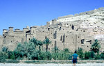 At-Ben-Haddou - Das alte Dorf besteht aus mehreren eng aneinander gebauten und teilweise ineinander verschachtelten Wohnburgen.