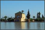 Das bekannteste Motiv des Menara-Gartens ist der am Wasserbassin liegende Pavilion.