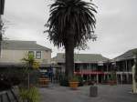 Das  Hole in the Wall Centre  hinter dem Helderberg Hotel.