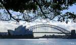 Sydney - Opera und Harbour Bridge - (heimischer Name သcoat hangerလ - Kleiderbügel, Fertigstellung 1932) Aufgenommen im September 2010.