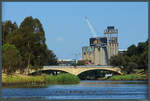 Die 1899 erbaute Morell Bridge berspannt den Yarra River im Zentrum von Melbourne.