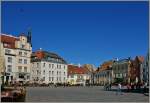 Blick aus einer der Nebenstrassen auf den Rathausplatz von Tallinn.