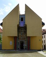 Ljubljana, in diesem modernen Bau ist ein Teil der Akademie der Wissenschaft und Knste untergebracht, Juni 2016