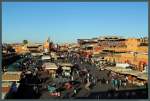 Ein reges Treiben herrscht am Nachmittag auf dem Djama el-Fna in Marrakesch.