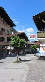 Mayrhofen im Zillertal mit einigen Bars und Cafes am 17.5.2012.