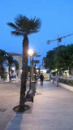 Abendliche Gasse in Riccione.(7.6.2012)