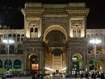 Eines der vier Portale der Galleria Vittorio Emanuele II, einer Einkaufsgalerie aus dem 19.