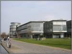 Auf dem Campus der geisteswissenschaftlichen Fakultten der Georg-August-Universitt wurde im Jahr 1992 ein Neubau der Niederschsische Staats- und Universittsbibliothek Gttingen erffnet.