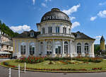 Spielbank Bad Ems und rechts auf der anderen Seite der Lahn, der Quellenturm - 11.06.2023