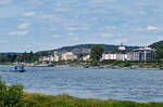 Skyline von Knigswinter mit etlichen Schiffsanlegern.