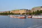 Hamburg - Ballindamm an der Binnenalster mit Rundfahrtschiffen - 12.07.2013