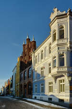 Die alten Stadthuser am Alten Markt in Stralsund.