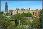 Gegenber der Necropolis liegt das Glasgow Royal Infirmary, ein 1914 erffnetes Krankenhaus mit ca.