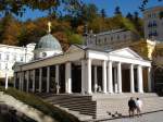 Marienbad (Marianske Lazne), das tempelartige Brunnenhaus ber der Kreuzquelle, erbaut im 19.Jahrhundert, Okt.2006 