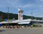 Bad Zurzach, das Thermalbad besteht seit 1955 und das Turmhotel dahinter seit 1964, Juli 2013