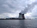 Kernkraftwerk Doel, liegt an der Schelde, liefert mit seinen 4Reaktoren rund 2963MW; und wurde am 15.2.1975 kommerziell in Betrieb genommen;110830