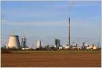 HKW Walsum - Blick auf das Heizkraftwerk und Bergwerk Duisburg Walsum aus Richtung Moers (Rheinauen Binsheim).