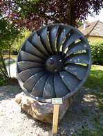 Kenzingen, in der Herrschaftsmühle an der Elz wurde mit diesem Laufrad einer Francis-Turbine von 1923-2012 Strom erzeut, Aug.2014