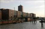 Blick ber den Binnenhafen auf das Hanesatic Trade Center, das 1997 fertiggestellt wurde.