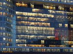 Hamburg am 3.2.2015: Glasfront am Abend, Spiegel-Verlagsgebude auf der Ericusspitze in der Hafencity