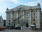 Die Mailänder Börse befindet sich im von 1929 bis 1932 im Stil des Neoklassizismus gebauten Palazzo Mezzanotte.