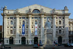 Die Mailnder Brse befindet sich im von 1929 bis 1932 im Stil des Neoklassizismus gebauten Palazzo Mezzanotte.