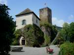 Hornberg im Schwarzwald,  der Pulverturm von 1678 und der Bergfried,  als verbliebener Teil der Burganlage,  hier lebte 1275-1312 der Minnesnger Bruno von Hornberg,  Mai 2010