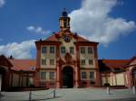 Schlo Altshausen,  das Torhaus,war mal Sitz der Deutschordensritter,   gehrt seit 1807 dem Hause Wrttemberg (Privatbesitz),  April 2010