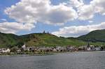 Alken an der Mosel mit der Burg Thurant ber den Weinbergen - 10.08.2010