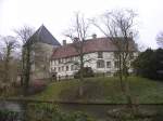 Mit einer der schnsten Wasserburgen in Nordrhein-Westfalen ist das Schloss Rheda, welches um 1170 errichtet worden ist.