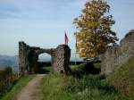 Oberkirch in der Ortenau, Eingangstor zur Ruine Schauenburg aus dem 11.Jahrhundert, Okt.2010