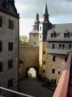 Romrod in Mittelhessen, Innenhof des Schloes, die Anlage geht zurck auf ein Wasserschlo aus dem 12.Jahrhundert, beherbergt heute die Denkmalakademie und ein Hotel, Mai 2005