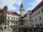 Torgau an der Elbe, Schlo Hartenfels, der Innenhof mit dem Wendelstein links, einer Freitreppe aus Elbsandstein, Juni 2010