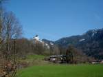 Schlo Hohenaschau, entstanden aus einer mittelalterlichen Ringburg des 12.Jahrhunderts, heute Ferien-und Erholungsheim, April 2005