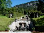 Schlo Linderhof in Bayern, Neptunbrunnen mit Kaskaden, Aug.2006