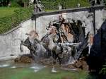 Schlo Linderhof in Bayern, der Neptunbrunnen, Aug.2006