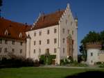 Haunsheim, Schloss, erbaut ab 1823 im neugotischen Stil, heute im Besitz der Freiherren von Hauch, Landkreis Dillingen (28.06.2011)